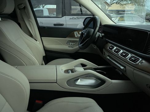 Used 2024 Mercedes-Benz GLS 450 4MATIC image 6
