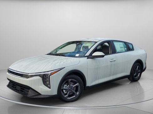 New 2026 Kia K4 LXS image 2