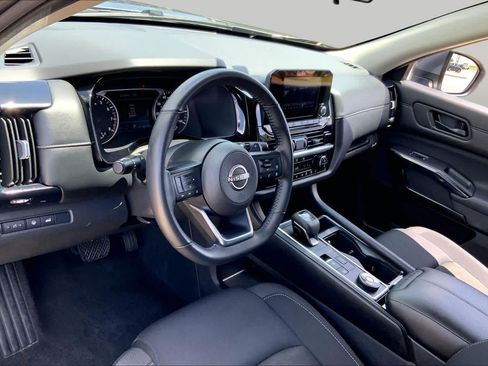 Used 2025 Nissan Pathfinder SV AWD/4WD image 17