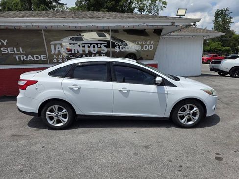 Used 2013 Ford Focus SE w/ SE Winter Pkg FWD image 4