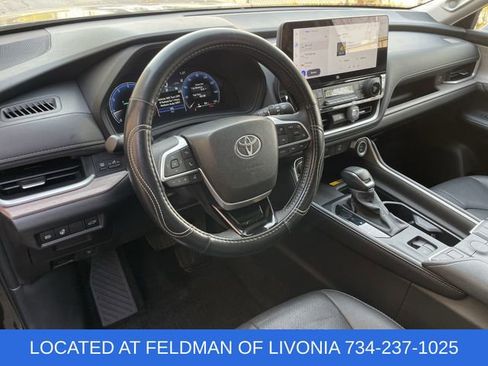 Used 2025 Toyota Grand Highlander AWD image 10