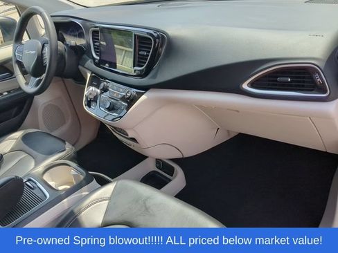 Used 2023 Chrysler Pacifica Touring-L FWD image 43