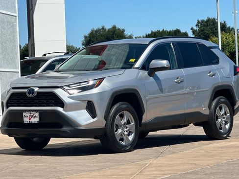 Certified 2023 Toyota RAV4 LE AWD/4WD image 10