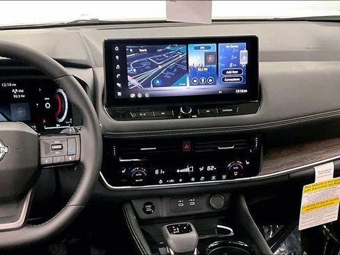 New 2025 Nissan Rogue Platinum image 8