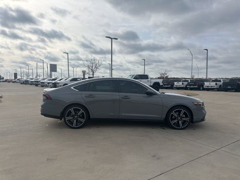 Used 2025 Honda Accord Sport image 7