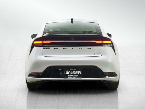 Used 2025 Toyota Prius Plug-In Hybrid image 4