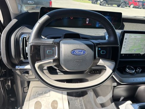 Certified 2025 Ford Expedition Max Platinum w/ Driver's Package AWD/4WD image 18