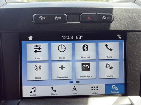 Used 2018 Ford F150 XLT w/ Equipment Group 302A Luxury AWD/4WD image 12
