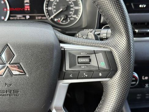 Used 2025 Mitsubishi Outlander SE AWD/4WD image 24