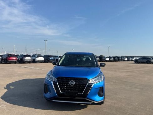 Certified 2025 Nissan Kicks Play S FWD image 5