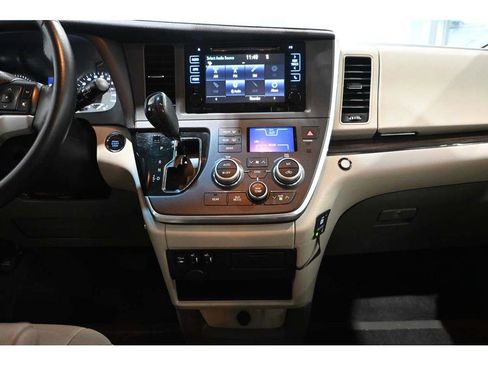 Used 2015 Toyota Sienna XLE w/ XLE Navigation Package FWD image 24