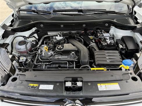 Used 2025 Volkswagen Taos SE image 27