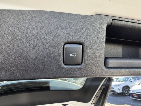 Used 2024 Ford Escape SE image 18