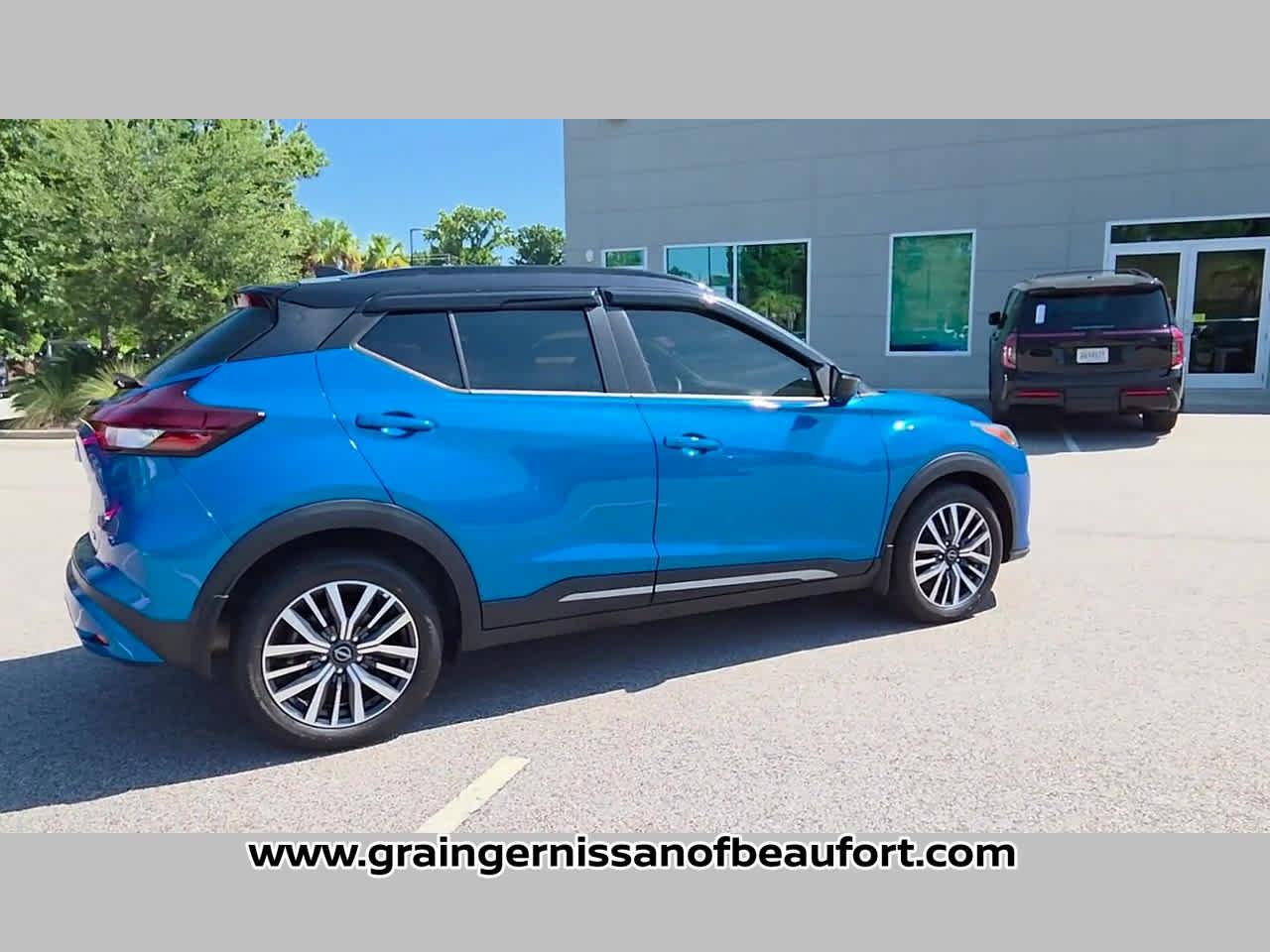 Used 2023 Nissan Kicks SR w/ SR Premium Package FWD image 34