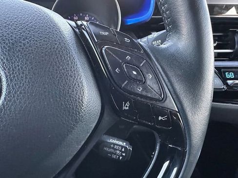 Used 2022 Toyota C-HR XLE image 28