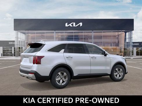 Certified 2026 Kia Sorento LX FWD image 6