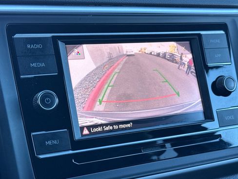 Used 2022 Volkswagen Atlas Cross Sport SE image 19