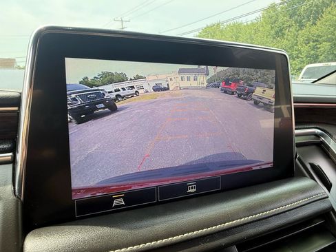 Used 2021 Chevrolet Suburban Premier AWD/4WD image 40