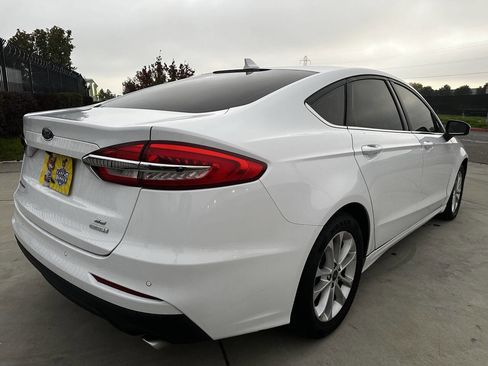 Used 2020 Ford Fusion SE image 16