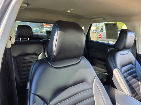 Used 2024 Ford Edge SEL image 10