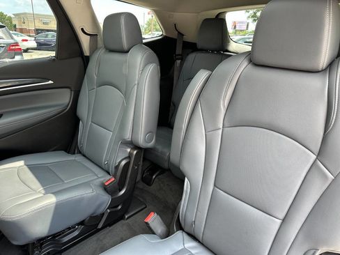 Used 2019 Buick Enclave Essence image 12