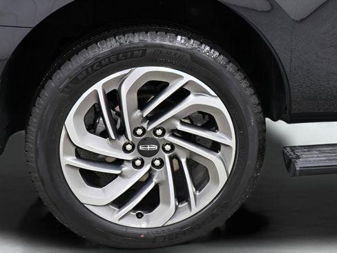 Used 2025 Lincoln Navigator Reserve image 38