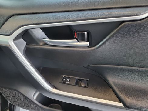 Used 2021 Toyota RAV4 XLE image 30