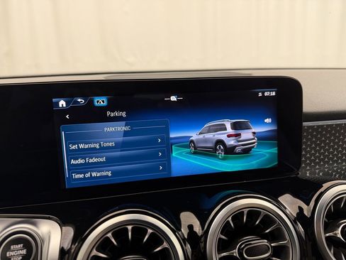 Used 2025 Mercedes-Benz GLB 250 image 22