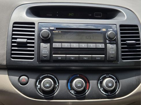 Used 2005 Toyota Camry LE FWD image 17