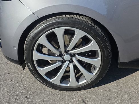 Used 2025 Land Rover Range Rover SE image 12