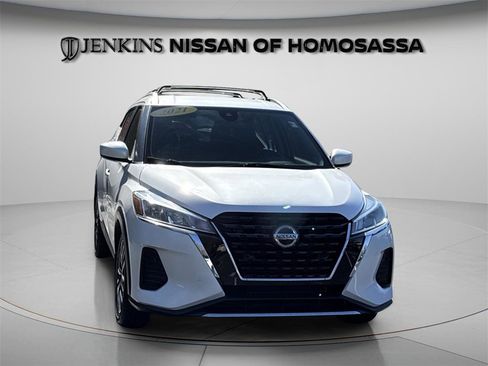 Certified 2021 Nissan Kicks SV image 2