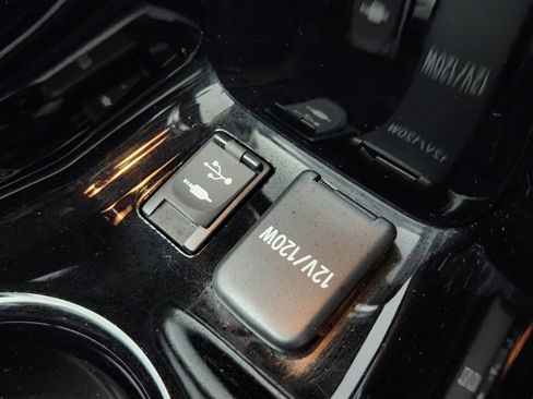 Used 2017 Toyota Prius Four image 12