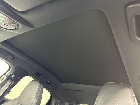 Certified 2025 Porsche Cayenne S image 23