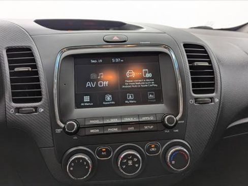 Used 2018 Kia Forte S image 27