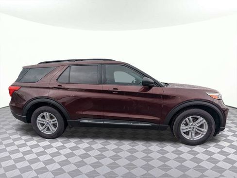 Used 2022 Ford Explorer XLT image 2