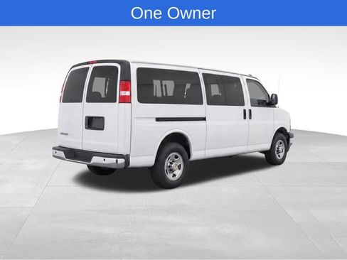 Used 2025 Chevrolet Express 3500 LT w/ LT Preferred Equipment Group RWD image 4