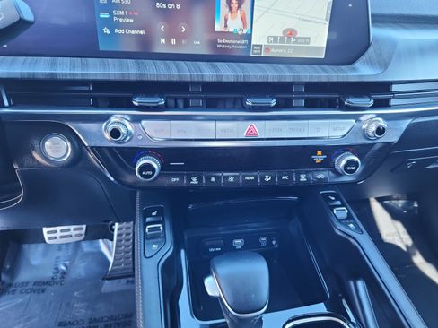 Used 2023 Kia Telluride SX image 12