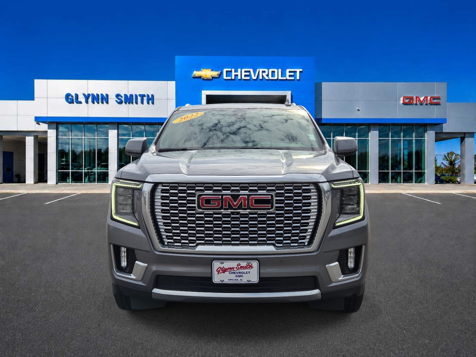 Used 2022 GMC Yukon XL Denali w/ Denali Premium Package AWD/4WD image 2