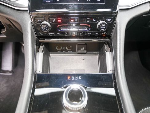 Used 2023 Jeep Grand Cherokee Altitude image 18