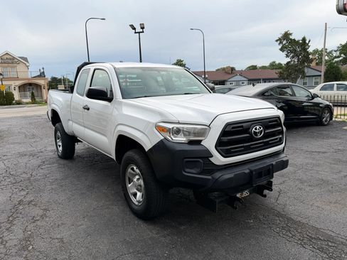 Used 2016 Toyota Tacoma SR AWD/4WD image 3