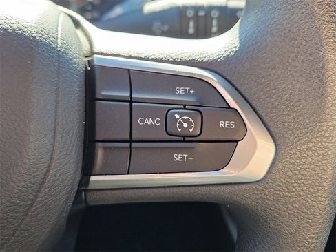 Used 2025 Jeep Compass Sport image 23