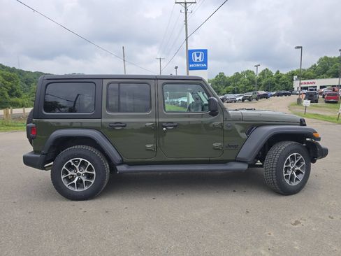 Used 2024 Jeep Wrangler Unlimited Sport AWD/4WD image 14
