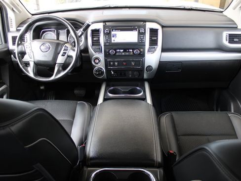 Used 2018 Nissan Titan PRO-4X AWD/4WD image 14
