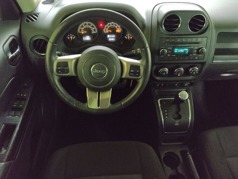 Used 2014 Jeep Patriot Latitude FWD image 22