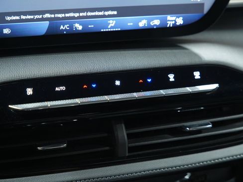 Used 2025 Buick Enclave Sport Touring AWD/4WD image 43