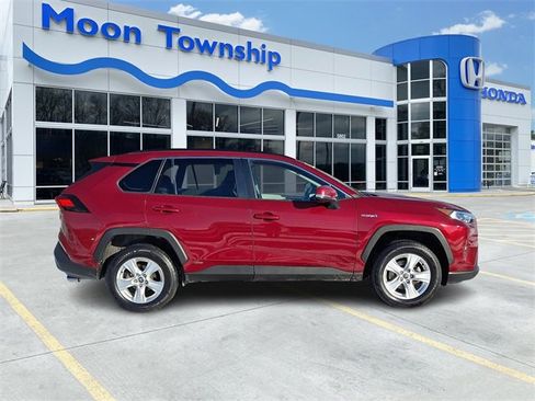 Used 2021 Toyota RAV4 XLE image 7