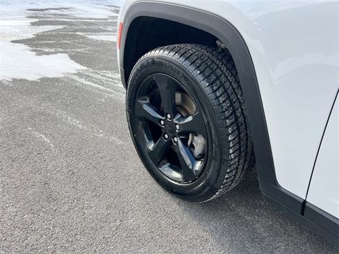 Used 2023 Jeep Grand Cherokee L Altitude image 32