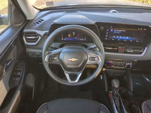 Used 2024 Chevrolet TrailBlazer LT w/ LT Cold Weather Package image 16