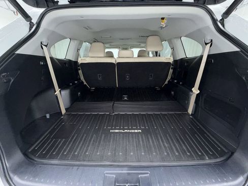 Used 2023 Toyota Highlander XLE AWD/4WD image 13