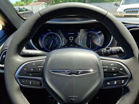 Used 2025 Chrysler Pacifica Select FWD image 25